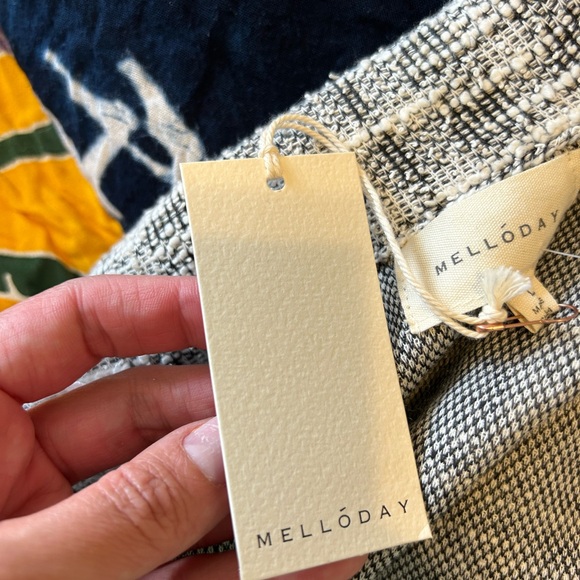 Melody’s black and white sweater cardigan - Picture 7 of 8